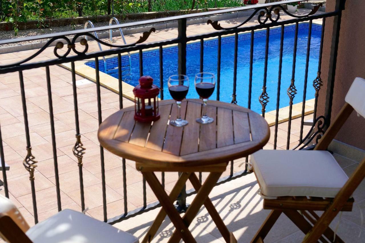 Villa Nerium Малинска Екстериор снимка