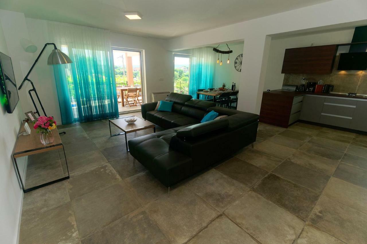 Villa Nerium Малинска Екстериор снимка