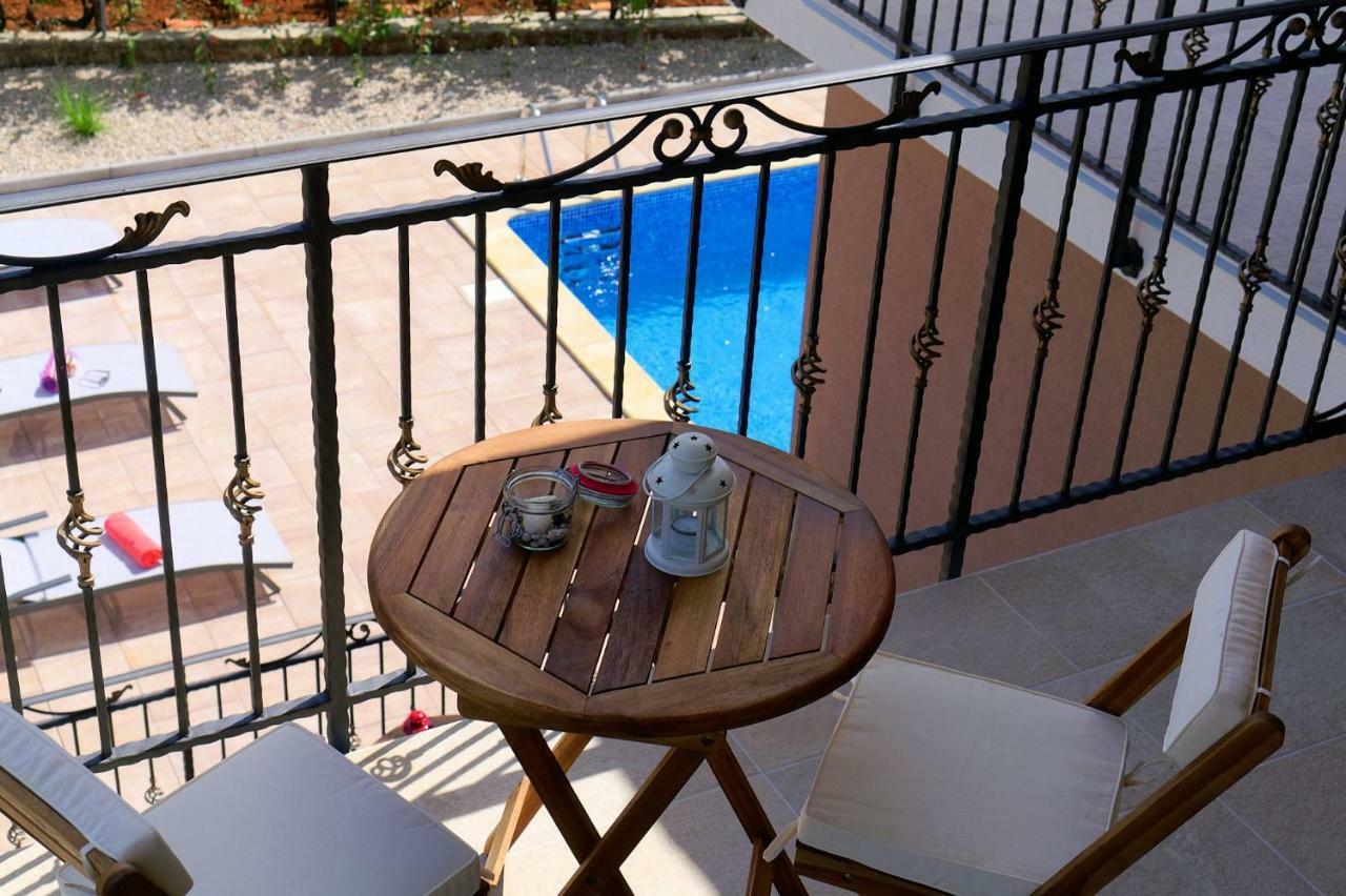 Villa Nerium Малинска Екстериор снимка
